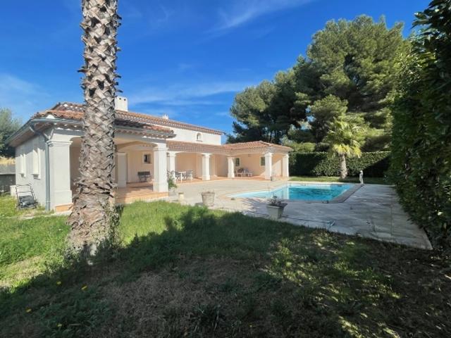 SANARY SUR MER SPACIEUSE MAISON AVEC PISCINE