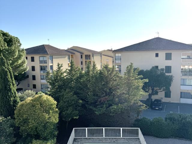 Sanary sur Mer Studio rénové avec balcon dans résidence sécurisée avec piscine
