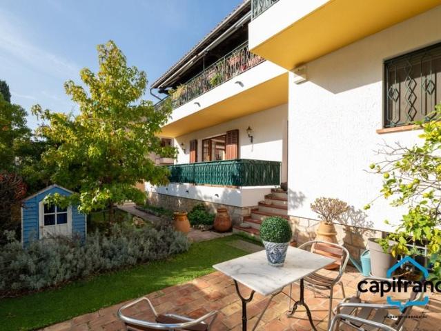 Sanary Port à pied/ Appartement en Rdc de 114 m2, S/Sol de 1. 114m² Sanary sur Mer