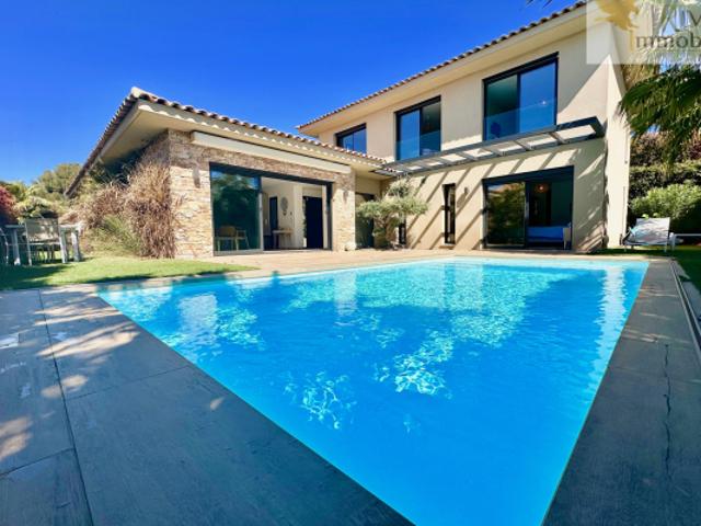 SANARY QUARTIER RESIDENTIEL PRISÉ VILLA CONTEMPORAINE AVEC