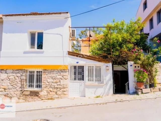 Sanat Sokağı'nın Yanı Başında,iki Müstakil Ev Bir Arada