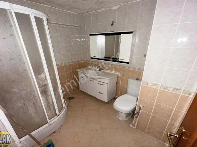 Sanatoryum Cadde Yakını Kat Konumunda Altında Daire Olan Satılık