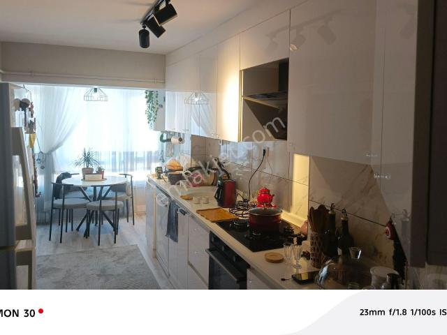 Sanatoryum Caddesinde 3+1, 1 Oda Bağımlı Full+full Metro Yürüme
