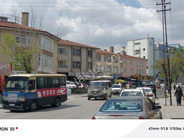 Sanatoryum Caddesinde İşlek Noktada Her İşe Müsait 140 M2 Bacalı İşyeri