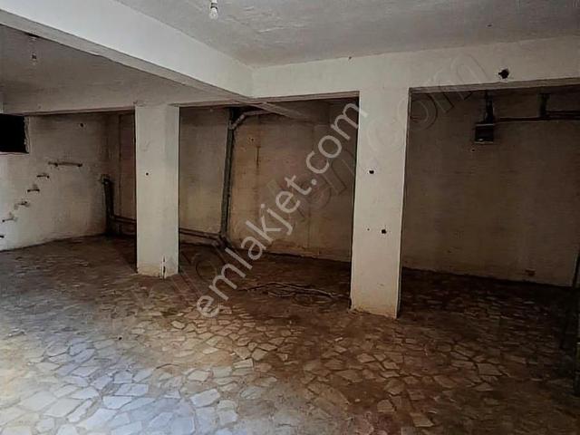 Sancaktepe Meclis Mahallesinde Kiralık 120 M² Depo Dükkan