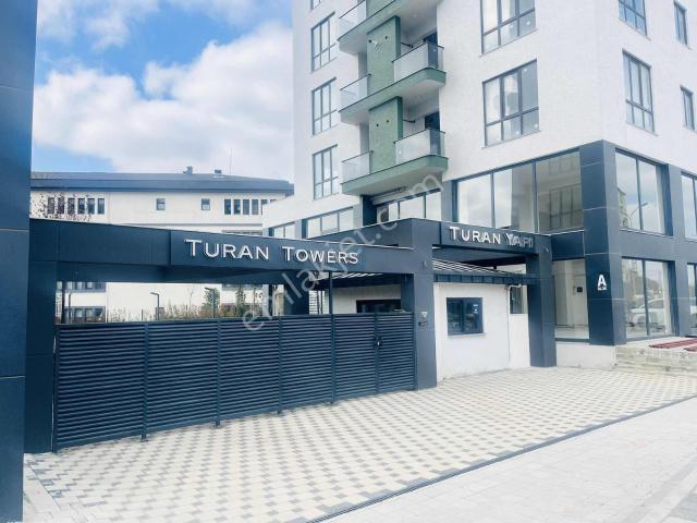 Sancaktepe Cadde Üzeri Sitede Satılık Geniş 1+1 Daire