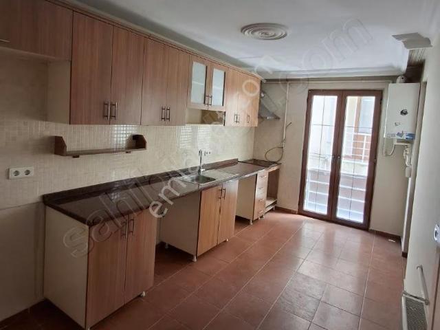 Sancaktepe Sarıgazi Metroya Yakın Geniş Satılık 135 M² 3+1 Daire