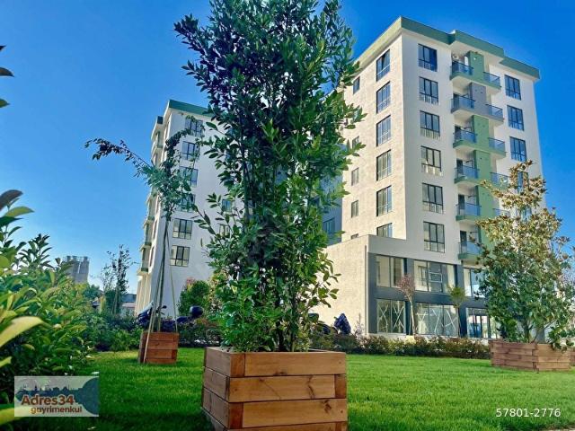 SANCAKTEPE SİTEDE CADDE ÜZERİ SATILIK 90 m2 2+1 DAİRE