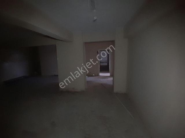 Sancaktepe 430m² Depo İşyeri