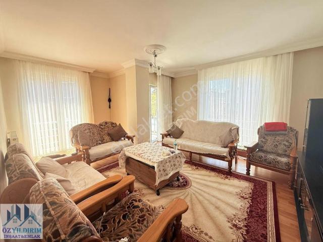 Sancaktepe'de Satılık 3+1 Daire 120m² Güney Cephe