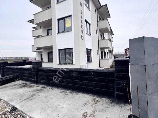 Sancak Emlaktan Yeni Mahallede Orta Kat Kiralık 1+1