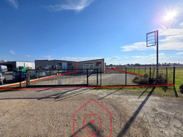 SANDILLON local double peau de 160m2 idéalement située