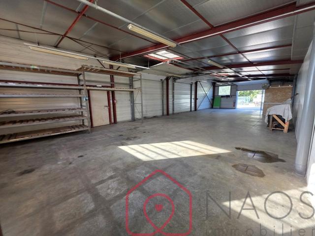 SANDILLON local double peau de 160m2 idéalement située