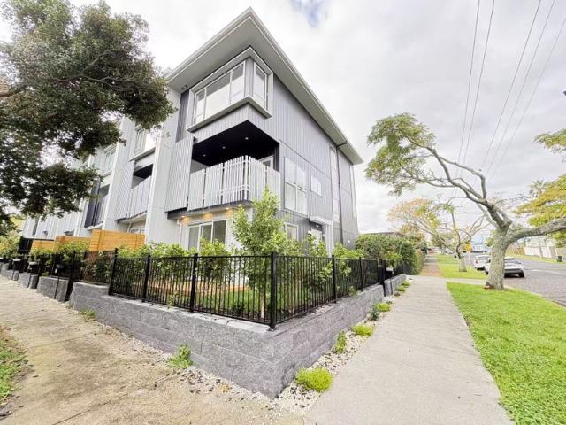 sandringham, 3 bedrooms