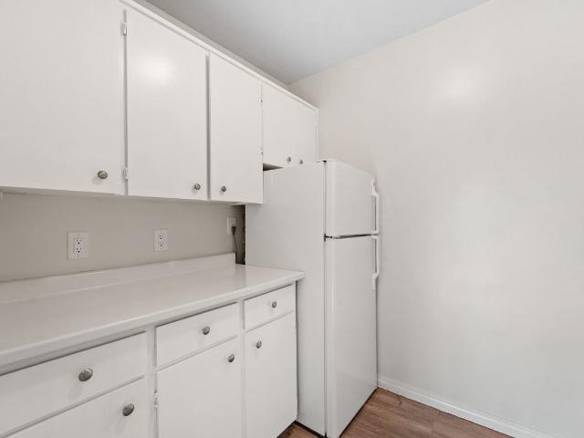 Sandwich Tower Apartments Studio Apartment for Rent at 3461 Peter St, Windsor, ON N9C 3Z6 Sandwich