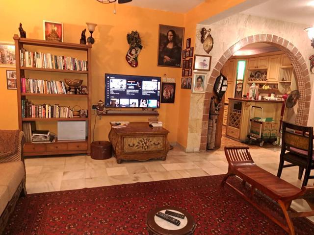 Sang Suria freehold Condo CORNER fully furnished 8 min walk to MRT