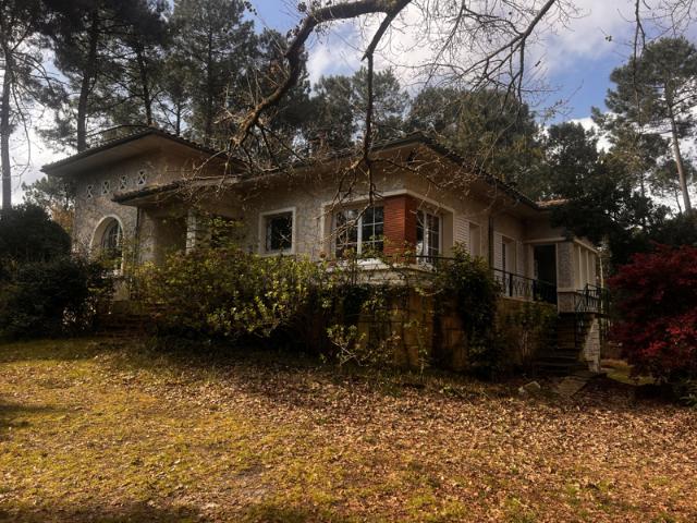 Sanguinet, Landes. Maison sur 2 niveaux à réaménager. Situat
