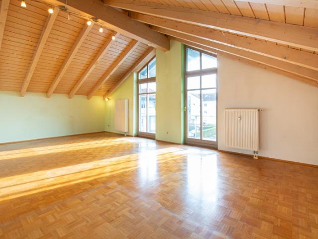 Saniert und hell in Kolbermoor Süd 2 Zimmer Dachgeschosswohnung wartet auf Sie