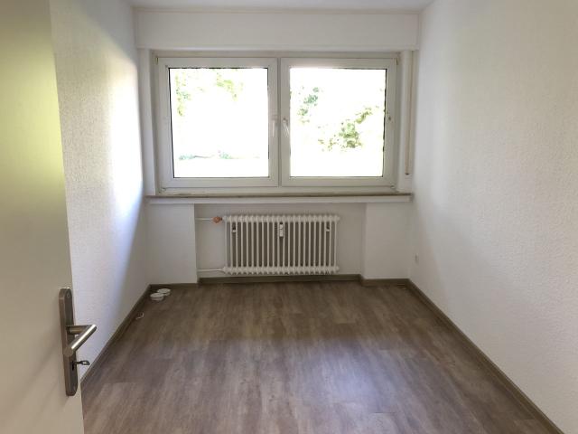 Sanierte 4 Zimmer Wohnung mit Balkon