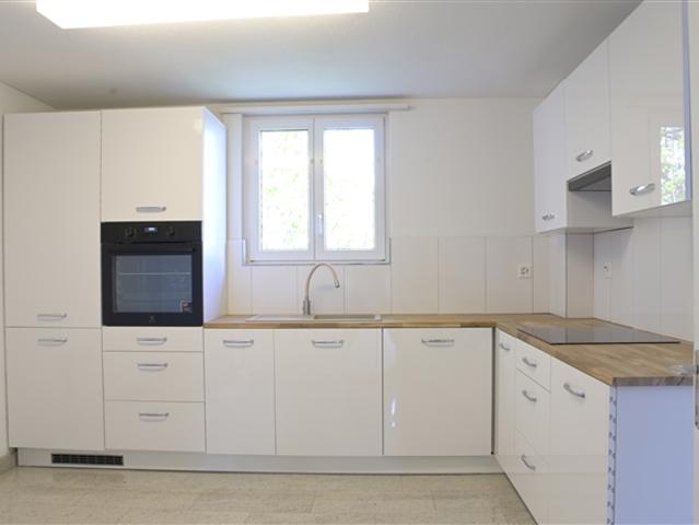 Sanierte 4.5 Zimmer Wohnung im 1. OG mit Nähe zum Bahnhof