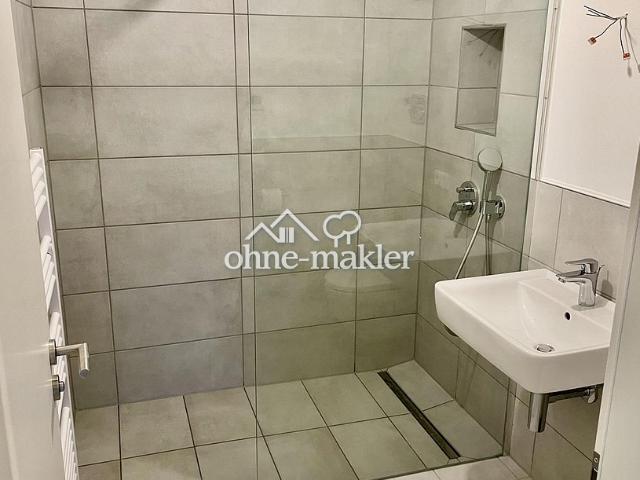 Hochwertig sanierte 2 Zi. Wohnung mit EBK, neue Fenster