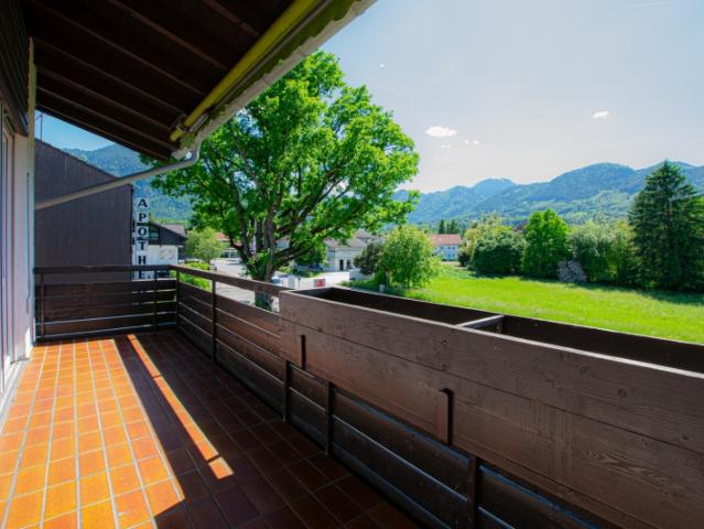 Sanierte 2 Zimmer Wohnung mit Bergblick – praktisch gelegen in Brannenburg