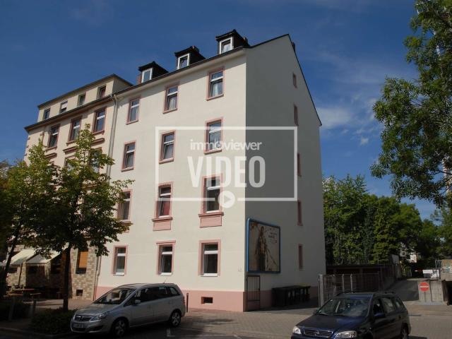 Sanierte 2 Zimmer Altbau Dachgeschosswohnung im trendigen Gallusviertel