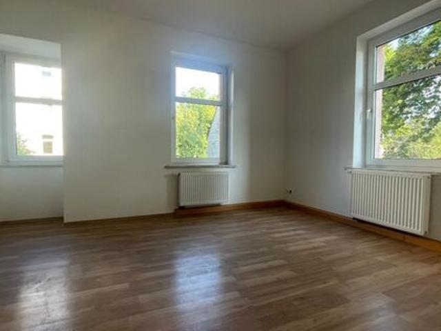 Sanierte Zweiraumwohnung mit KfZ Stellplatz ab sofort zu vermieten