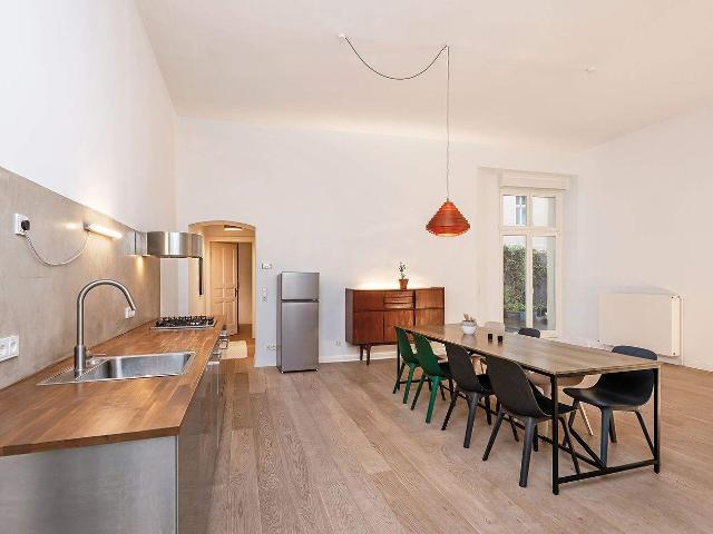 Sanierte Altbauwohnung mit eigener Terrasse im Torstraßen Kiez