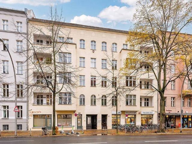 Sanierte Altbauwohnung mit eigener Terrasse im Torstraßen Kiez
