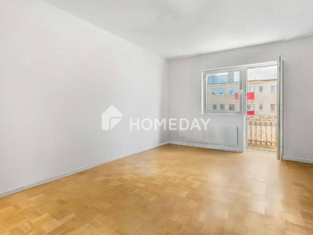 Sanierte Drei Zimmer Wohnung mit Balkon, Einbauküche und Keller