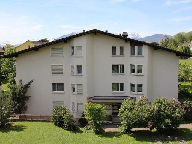 Sanierte, grosszügige Wohnung an ruhiger Lage