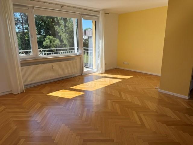 Sanierte, helle 4 Zimmer Wohnung im Argonner Park