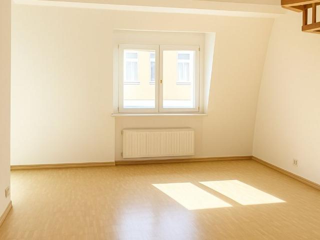 Sanierte Maisonettewohnung an ruhiger Lage nahe Rheinufer