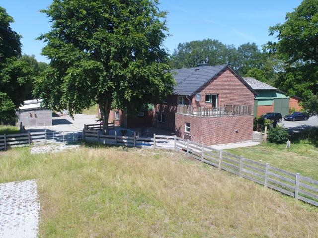 Sanierter Hof mit Pelletheizung, eigenem Brunnen, in Alleinlage mit 7,5 ha Eigenland in Dithmarschen