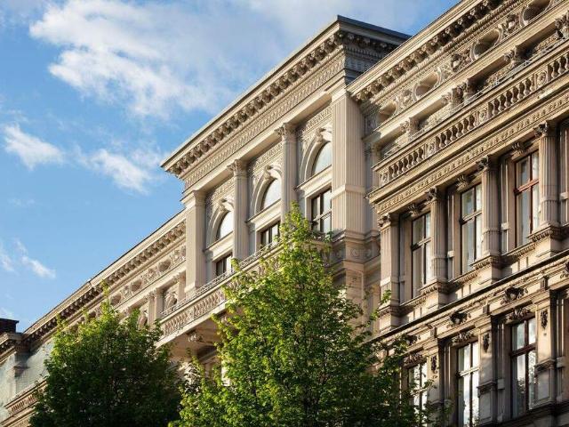 Saniertes Altbau Highlight: 4 Zimmer | möbliert | High Class Ausstattung | Balkon