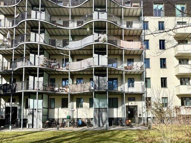 Saniertes Gebäude | Renovierungsbedürftige Wohnung | 2 Zimmer | Aufzug | Südbalkon ins Grüne