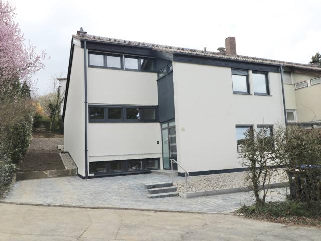 Saniertes großes Reiheneckhaus mit Garten und Garage in toller Lage von Lörrach Salzert