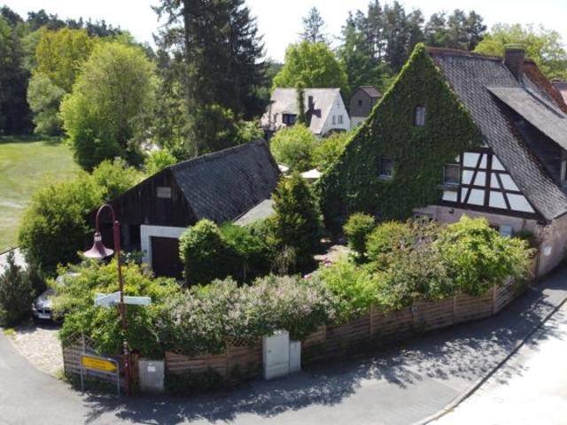 Exklusives Haus Pool, Wintergarten, Loungebereich wunderschönem Grundstück teilbar, SG ausbaufähig