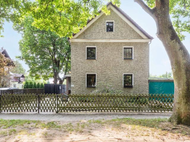 Keller, Einbauküche, Kamin, großer Garten u.v.m.: Saniertes Einfamilienhaus am Wald in Strausberg