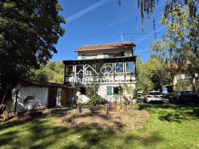 Saniertes freistehendes Einfamilienhaus auf parkähnlichem Grundstück