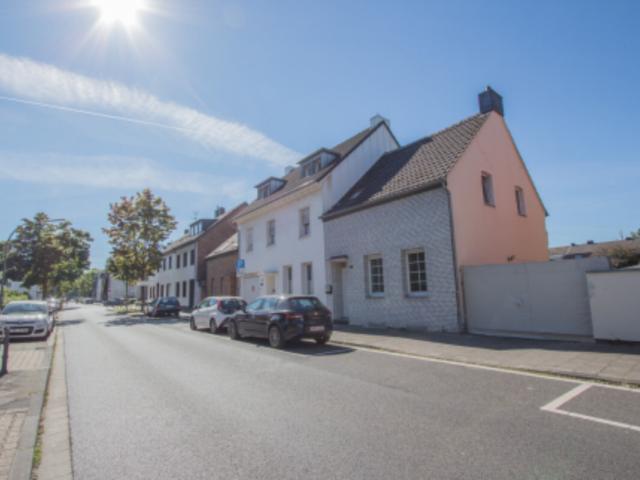 Saniertes Haus mit Baugrundstück