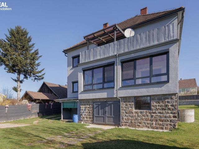Saniertes Mehrparteienhaus mit großem Garten in ruhiger Lage