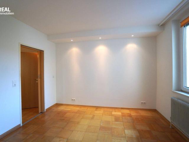 saniertes Wohnhaus – attraktive 3 Zimmer Wohnung mit Südloggia