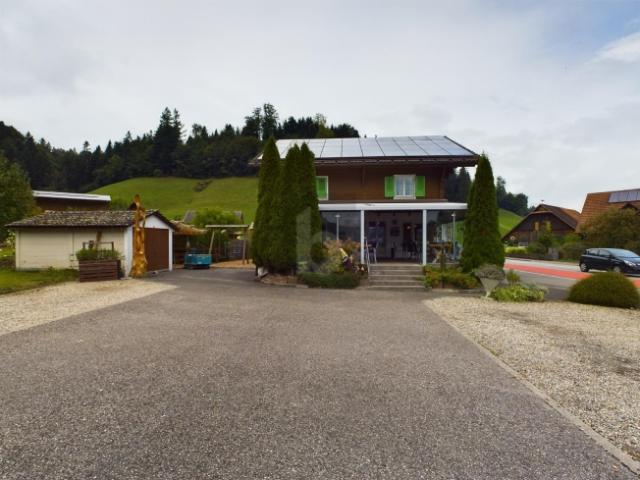 SANIERTES TRADITIONSLOKAL MIT 25 PARKPLÄTZEN
