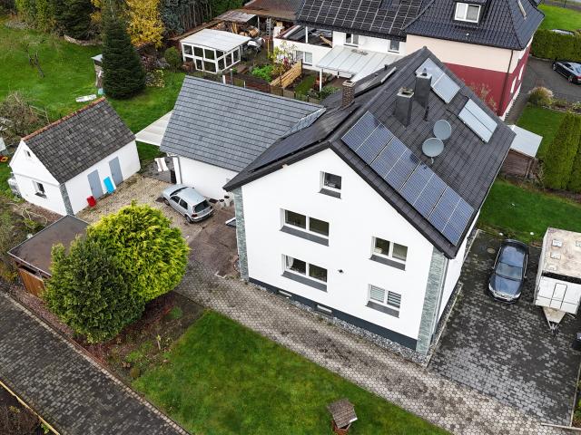 Saniertes und geräumiges Ein / Zweifamilienhaus in charmanter Wohnlage