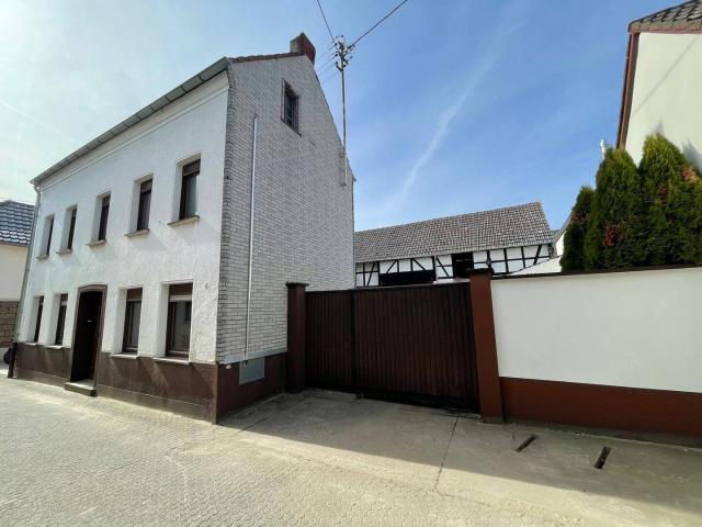 Sanierung oder Abriss? Handwerker aufgepasst! Bergheim Alter Bauernhof mit allem, was dazu gehört!