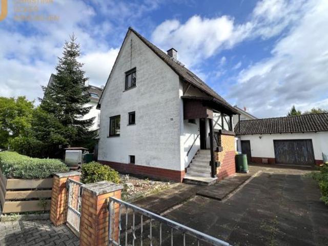 Sanierungsbedürftig * Freistehendes Einfamilienhaus auf geteiltem Grundstück in Rodgau Rollwald