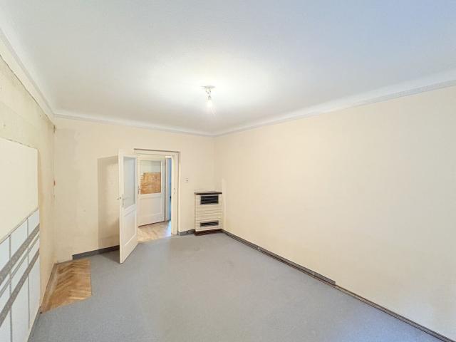 Sanierungsbedürftige 4 Zimmer Wohnung in Perfekter Kombination aus Stadt und Land!