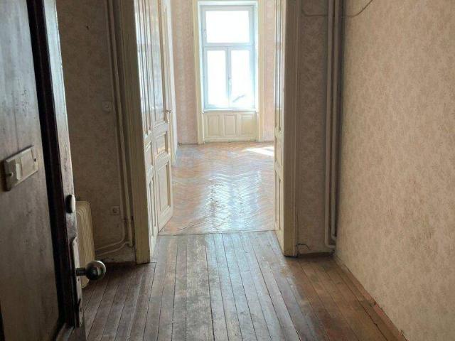 Sanierungsbedürftige 69 m² Stilaltbau Wohnung in sehr guter Lage des 9. Bezirks